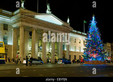 O'Connell Street Dublin GPO Les lumières d'arbre de Noël Banque D'Images