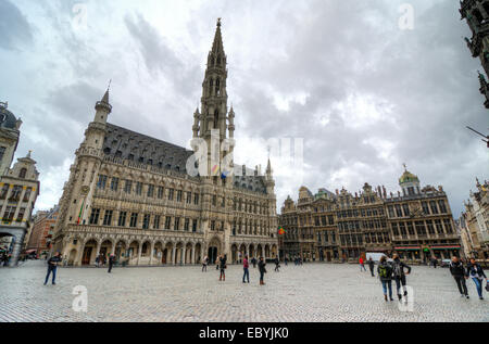 Bruxelles, Belgique - le 27 octobre : Maisons de la célèbre Grand Place le 27 octobre 2013, Bruxelles, Belgique. Grand Place a été nommé Banque D'Images