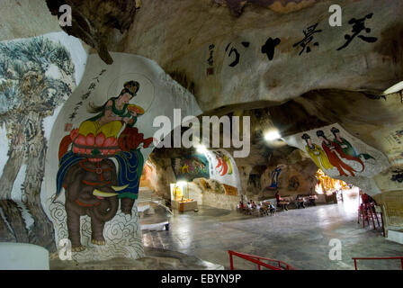 Les peintures murales à l'intérieur de Perak Cave Temple Ipoh, Perak Banque D'Images