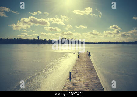 Retro Vintage image aux couleurs du lac en hiver. Banque D'Images