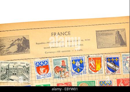 Un vieil album de timbres entièrement illustré avec des timbres de France Banque D'Images