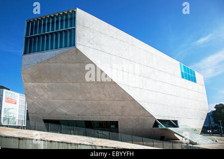 Casa da Musica de Porto au Portugal par l'architecte néerlandais Rem Koolhaas Banque D'Images