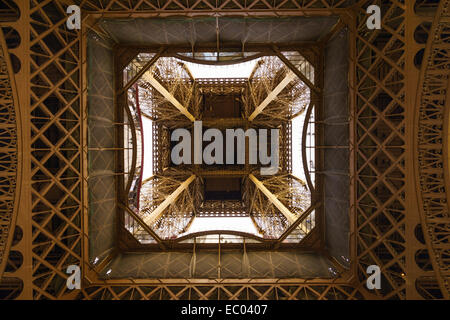 Détails de la structure de fer jusqu'à la Tour Eiffel. Paris, France. Banque D'Images