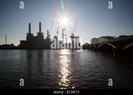 Londres, Royaume-Uni. 6e déc, 2014. Réaménagement de Battersea Power Station se poursuit. Crédit : Guy Josse/Alamy Live News Banque D'Images