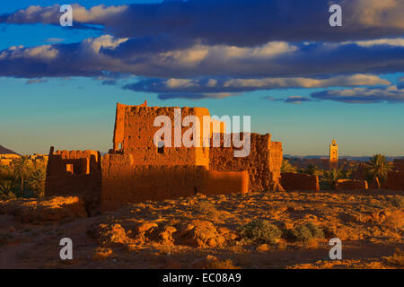 Tinerhir, Tineghir, Tinghi, Coucher du soleil, la vallée de Todra, Gorges de Todra, vieille kasbah, Maroc, Afrique du Nord Banque D'Images