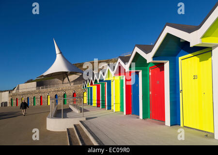 Cabines de plage de couleur vive, Barry Island, Wales, UK Banque D'Images