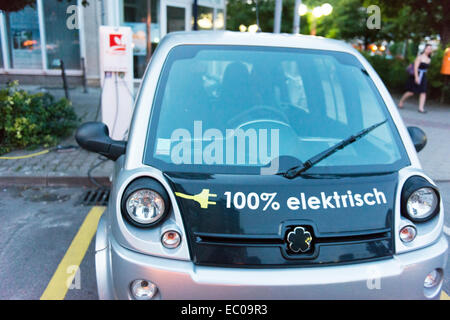 En voiture électrique point de recharge à Berlin. Banque D'Images