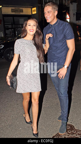 L'TOWIE Lewis avec Bloor Ex on the Beach stars Chloe Goodman et Shelby Billingham sur une soirée dans l'Essex avec : Lewis Chloe Bloor Goodman Où : Essex, Royaume-Uni Quand : 03 Juin 2014 Banque D'Images