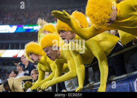 Charlotte, NC, USA. 06 Dec, 2014. Georgia Tech fans lors de l'ACC Championship match de football entre le Georgia Tech Yellow Jackets et la Florida State University Seminoles de Bank of America Stadium sur Décembre 06, 2014 à Charlotte, Caroline du Nord.bat l'AUS Georgia Tech 37-35.Jacob Kupferman/CSM/Alamy Live News Banque D'Images