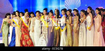 Phu Quoc, Vietnam. 6e déc, 2014. Les participants posent pour des photos lors de la finale de Miss Vietnam 2014 à Phu Quoc, Vietnam, le 6 décembre 2014. © Xinhua/VNA/Alamy Live News Banque D'Images