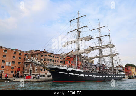 Les Français trois mâts barque Belem construit 1896 - Grand navire de formation Banque D'Images