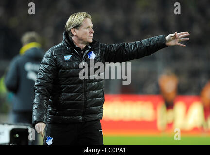 Dortmund, Allemagne. 5 déc, 2014. 1. Fussball-Bundesliga, ligue allemande de football 2014/2015 journée 14, le Borussia Dortmund (BVB) vs 1899 Hoffenheim --- Hoffenheim manager Markus Gisdol © kolvenbach/Alamy Live News Banque D'Images