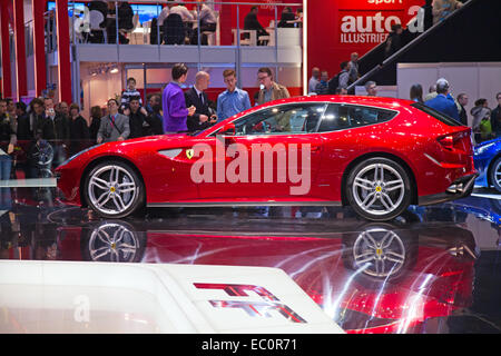Genève - le 8 mars : la Ferrari FF sur l'affichage à la 81e, Geneva Palexpo Salon International de l'automobile le 8 mars, 2011 à Genève, Suisse Banque D'Images