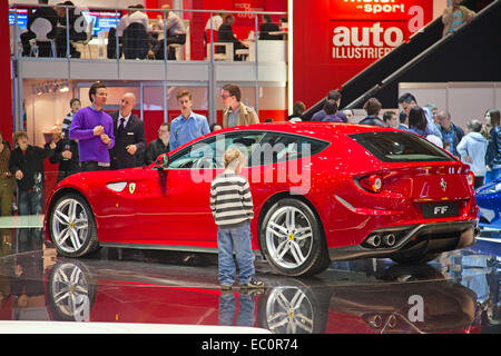 Genève - le 8 mars : la Ferrari FF sur l'affichage à la 81e, Geneva Palexpo Salon International de l'automobile le 8 mars, 2011 à Genève, Suisse Banque D'Images