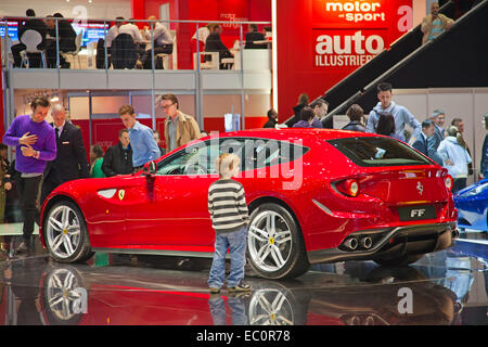 Genève - le 8 mars : la Ferrari FF sur l'affichage à la 81e, Geneva Palexpo Salon International de l'automobile le 8 mars, 2011 à Genève, Suisse Banque D'Images