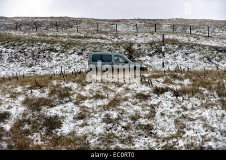 , Cumbria (Royaume-Uni). 7 Décembre, 2014. Météo : une légère couche de neige sur l'A686 Hartside Pass en Cumbria alors que le pays se prépare pour la première chute de neige importante de l'hiver que l'air arctique : chute des températures envoie 7 décembre 2014 Crédit : STUART WALKER/Alamy Live News Banque D'Images