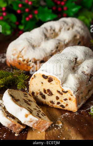 Christmas Stollen allemand du pain avec du sucre en poudre Banque D'Images