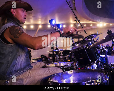 7 décembre 2014 - groupe ukrainien connu ''Fata Morgana'' en répétition avant le concert. - Concert de charité à la mémoire de John Lennon's ''Give Peace a Chance'' a eu lieu à dimanche, 7 décembre, 2014, Kiev, Ukraine. Les musiciens sont la collecte de fonds pour aider les réfugiés et les soldats combattant dans l'Est de l'Ukraine. © Igor Golovniov/ZUMA/Alamy Fil Live News Banque D'Images