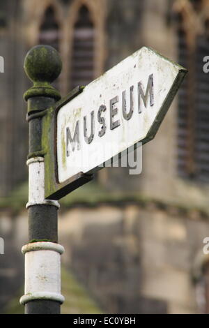 Metal Noir et blanc le "musée" direction, England, UK Banque D'Images