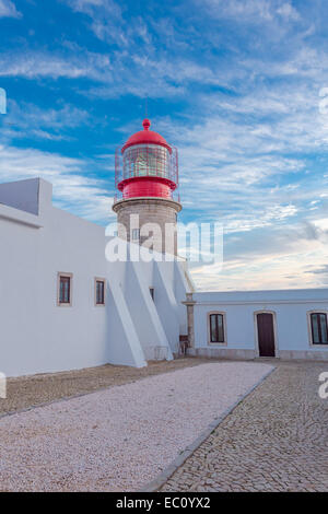 Dans la soirée phare de Cabo Sao Vicente, Sagres, Portugal Banque D'Images