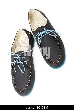 Black Men's trotteurs en cuir avec semelles et lacets bleu sur fond blanc Banque D'Images