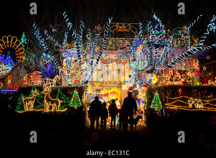 L'Goodhind Alex Noël décoration chambre à Melksham, Wiltshire, UK.200 000 s'allument la propriété tous les Xmas.a Banque D'Images