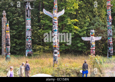 Les totems dans le parc Stanley de Vancouver Banque D'Images