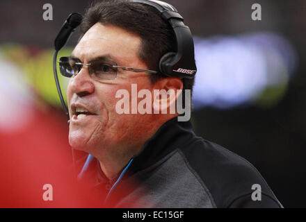 La Nouvelle-Orléans, Louisiane, Etats-Unis. 7 Décembre, 2014. 7 décembre 2014 - La Nouvelle Orléans, Louisiane, USA - Carolina Panthers l'entraîneur-chef Ron Rivera tout en jouant contre les New Orleans Saints à la Mercedes-Benz Superdome à La Nouvelle-Orléans, Louisiane. Crédit : Dan Anderson/ZUMA/Alamy Fil Live News Banque D'Images