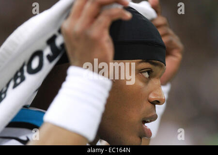 La Nouvelle-Orléans, Louisiane, Etats-Unis. 7 Décembre, 2014. 7 décembre 2014 - La Nouvelle Orléans, Louisiane, USA - Carolina Panthers' quarterback CAM NEWTON avant son match contre les New Orleans Saints à la Mercedes-Benz Superdome à La Nouvelle-Orléans, Louisiane. Crédit : Dan Anderson/ZUMA/Alamy Fil Live News Banque D'Images