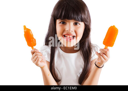 Bel enfant indien Eating Ice Cream Banque D'Images