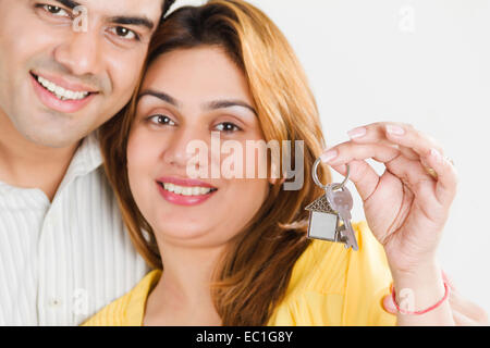 Couple marié indien nouvelle maison de rêve Banque D'Images