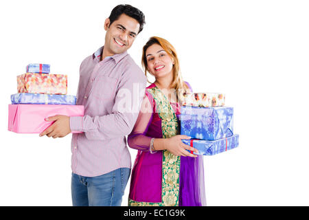 Couple marié indien shopping cadeaux Banque D'Images