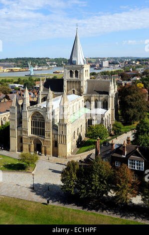 La Cathédrale de Rochester vu du château des remparts Banque D'Images