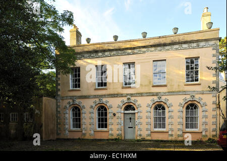 John Fowles' home, Belmont House, une maison de style Régence, Lyme Regis,West Dorset, surplombant le Cobb et le port. Sa maison de Banque D'Images