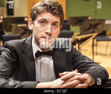 Finghin Collins, pianiste de concert. Répéter avec l'Orchestre symphonique de RTE, dans le National Concert Hall de Dublin. Vainqueur du Banque D'Images