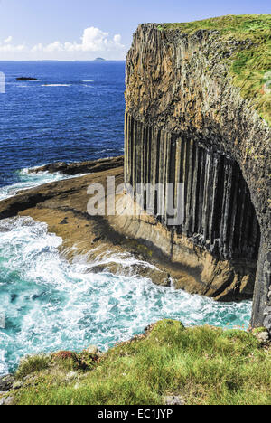 Au-dessus de la Grotte de Fingal ; Staffa, au large de la côte ouest de Mull, Hébrides intérieures. Bien en vue d'une visite par Sir Joseph Banks, le Banque D'Images