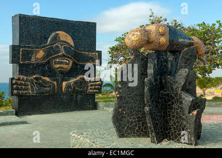 Dominikanische Republik, Santo Domingo, El Malecon (Avenida George Washington), Denkmal der Stelle, an der das Attentat auf d Banque D'Images