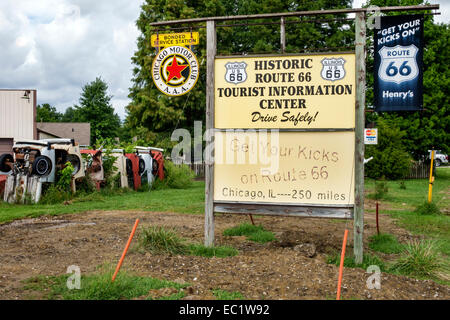 Illinois Staunton, rue principale, route historique 66, Henry's Ra66it Ranch, panneau, lapin, IL140902051 Banque D'Images