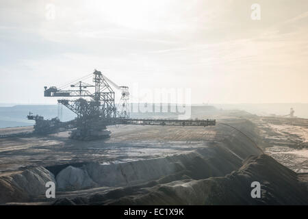 Empileur dans la surface de la mine Garzweiler remplissage du trou résiduel, Grevenbroich, Rhénanie du Nord-Westphalie, Allemagne Banque D'Images