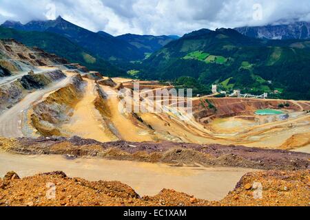 L'extraction du minerai à ciel ouvert, l'Erzberg montagne à Eisenerz, Styrie, Autriche Banque D'Images