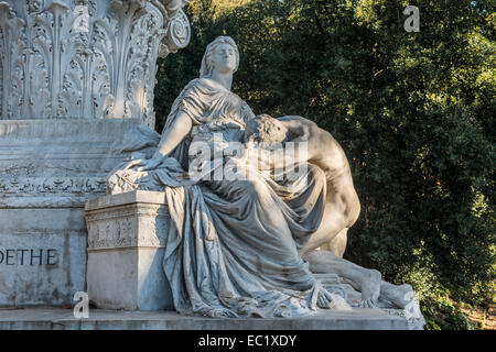 Monument de Goethe, sculptures Iphigénie et Oreste, en 1904, sculpteur Gustav Eberlein, Pinciano, Rome, Latium, Italie Banque D'Images