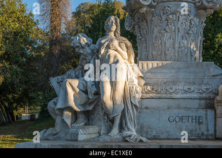 Monument de Goethe, sculptures Mignon et les Harper, en 1904, sculpteur Gustav Eberlein, Pinciano, Rome, Latium, Italie Banque D'Images