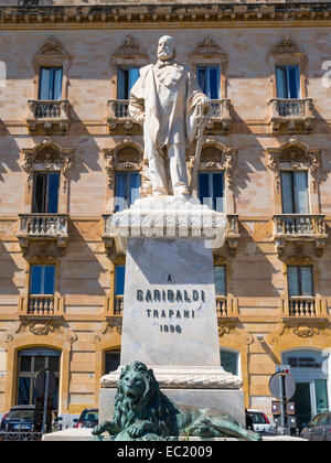 Monument, Giuseppe Garibaldi, derrière l'ancien Grand Hôtel de Trapani, Viale Regina Elena, Piazza Garibaldi Banque D'Images