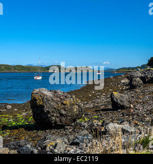 Bateaux à voile dans le son de Kerrera à Oban, Ecosse, Royaume-Uni Banque D'Images