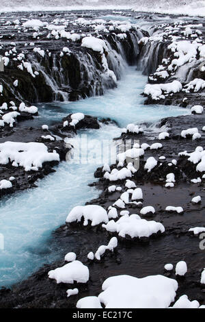 Bruarfoss en hiver, rivière Brúará, Région du Sud, Islande Banque D'Images