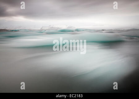 De la glace sur la plage, Jokulsarlon, Région de l'Est, l'Islande Banque D'Images