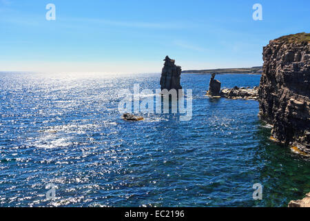 Le Colonne - falaise dans l'île de San Pietro, en Sardaigne, Italie Banque D'Images