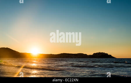 Coucher du soleil sur la mer, la citadelle de Calvi, Corse, France Banque D'Images