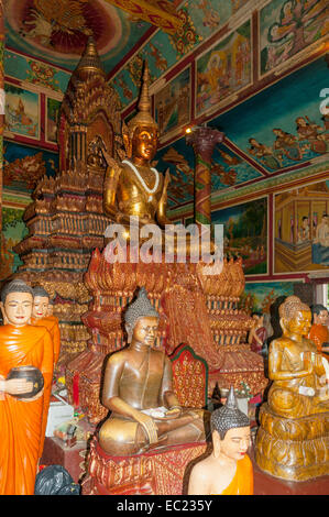 Bouddha à Wat Phnom, Phnom Penh, Cambodge Banque D'Images