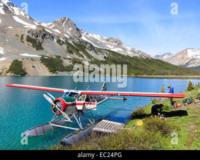 Tyax Air dehavilland DHC-2 Beaver sur flotteurs warner lake, au sud du parc provincial montagnes chilcotin, en Colombie-Britannique, Canada Banque D'Images